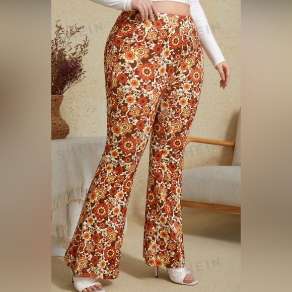 SHEIN Plus Allover Floral Print Flare Leg Pants - Picture 2 of 4